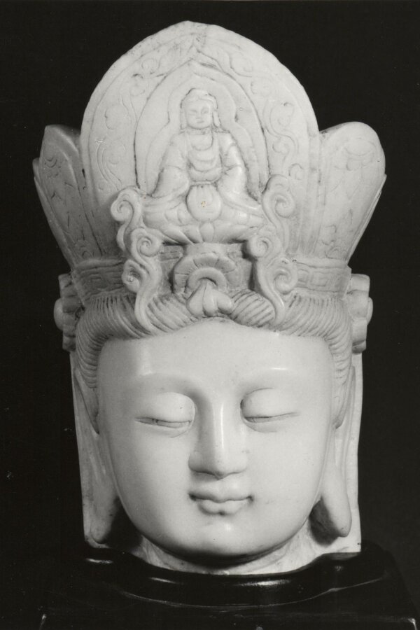 Hlava Kuan, v. 17, 5 cm, foto: Blanka Lamrová